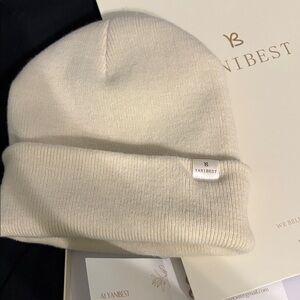 YANIBEST Cream satin lined Beanie